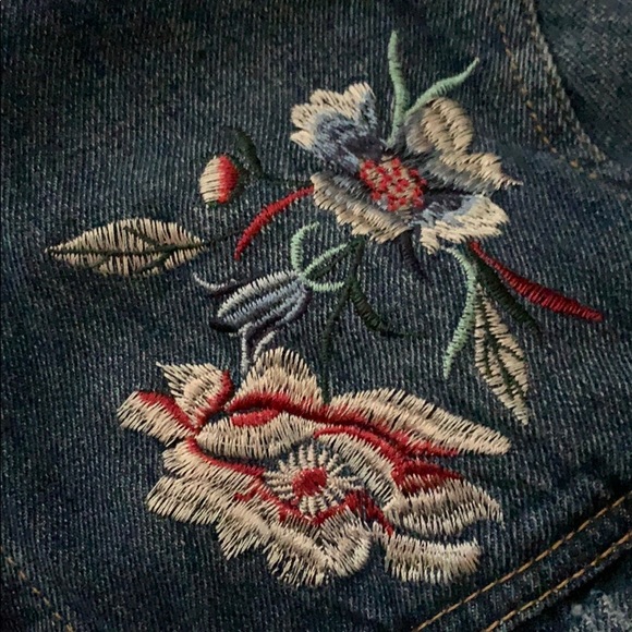 Ashley Vintage Charm Jean Jacket- Floral Pattern - Picture 6 of 6